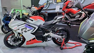 Motocicleta de Carreras Callejeras con Motor Central, Transmisión por Cadena, 144V 11KW, con EEC COC, Autonomía de 250KM - Product Image 3