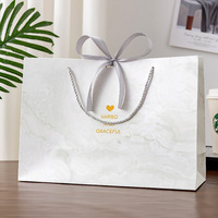 Sacs cadeaux en carton de luxe à motif marbré, avec poignée en ruban, logo personnalisé, impression numérique, gaufrage, débossage, emballage recyclable