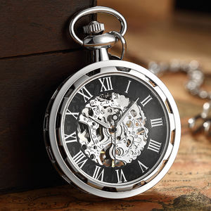 <span class=keywords><strong>Montre</strong></span> de poche mécanique squelette steampunk <span class=keywords><strong>argent</strong></span>ée <span class=keywords><strong>à</strong></span> cadran ouvert pour <span class=keywords><strong>homme</strong></span> avec chaîne – Le cadeau idéal - Product Image 1