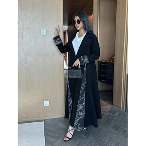 Abaya Moderna y Elegante para Mujer, Ropa Islámica Tradicional de Lujo de Dubái, Estampado Floral Negro Hecho a Mano, Poliéster, Primavera Verano - Product Image 1