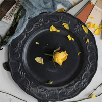 13 pouces Vintage Baroque Party Banquet en plastique gaufré dentelle fleur Table assiettes de chargeur cannelées pour le dîner de mariage réception