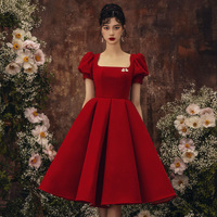 Robe longue élégante et classique à lacets, imprimé floral, infroissable, semi-entourante, avec traîne chapelle