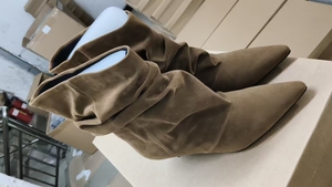 Nouvelles Bottes Plissées Souples Automne 2026 pour Femme, Bottines à Bout Pointu et Talon Moyen, Style Européen et Américain en Daim - Product Image 5