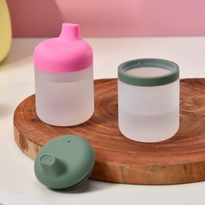 Tasse à bec en silicone de qualité alimentaire pour bébé avec couvercle et paille, facile à saisir, pour tout-petits, vaisselle pour repas d'enfants, écologique, logo personnalisé - Product Image 1