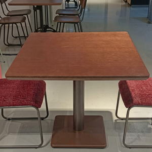 Mesa de restaurante con acabado de madera, mesa de comedor cuadrada, tablero de color marrón mate, para uso en cafetería/restaurante/cocina - Product Image 1