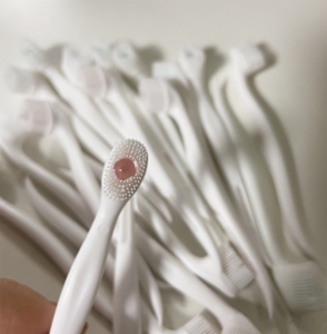 CE Certified Portable Travel Toothbrush Disposable Mini Fresh <b>Brushes</b> Strawberry Peach Flavor Pre-Pasted Beauty Personal Care - Product Image 3