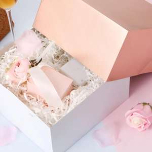 Boîtes cadeaux avec bandes de ruban et <span class=keywords><strong>cartes</strong></span> - Or rose brillant avec texture herbe, 8x8x4 pouces - Product Image 2