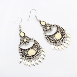 Boucles d'oreille en alliage ajouré pour femme, bijoux en forme de croissant de lune, en alliage, style européen et américain, collection - Product Image 4