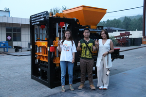 Petite machine à fabriquer des briques mobile, machine manuelle à fabriquer des blocs creux en béton, moule à briques en sable et en plastique, machine automatique à fabriquer des briques à vendre - Product Image 3