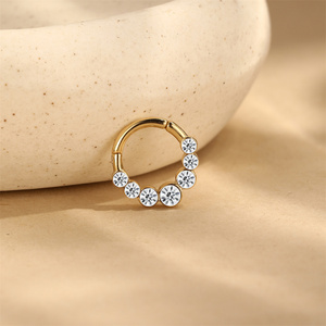 Pendientes Minimalistas de Plata de Ley S925 Sin Níquel con Engaste Invisible y Circonitas de Tamaños Variados para Cartílago, Hélice y Trago para Mujer - Product Image 1