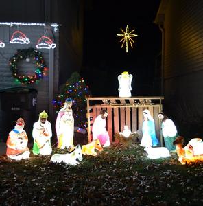 Escultura Luminosa de Fibra de Vidrio con Motivo Navideño de la Sagrada Familia de Jesús, Personalizada para Exteriores, Escultura de Jesús para Patio o Calle - Product Image 6