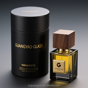 Bouteille en verre de parfum de haute qualité transparente carrée de luxe personnalisée 30ml 50ml bouteille de parfum vide sertie avec couvercle en bois - Product Image 5
