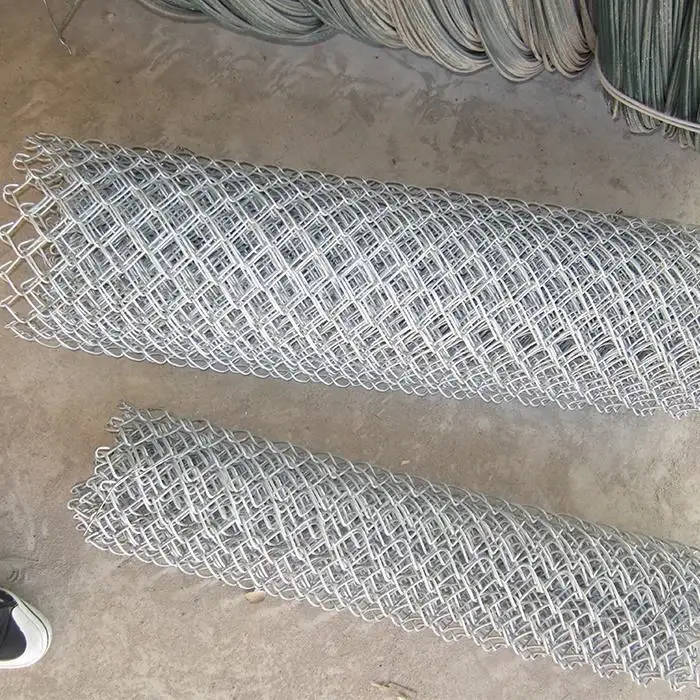 Hot Dipped Galvanized Cyclone Wire Mesh 8 Ft Chain Link Fence Roll PVC Chain Link Fence