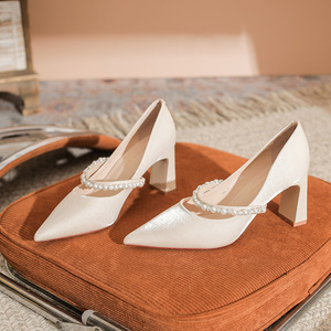 Escarpins Mary Jane à bout pointu, talon carré, en satin avec bride perlée, chaussures de mariage, talon haut 5cm 8cm, couleur unie, tendance mode - Product Image 1
