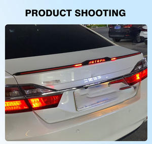 Lanterna Traseira de Fibra de Carbono com Controle Remoto, Impermeável, Design de Três Seções, Luz de Freio Automática com Função de Parada ou Olhos - Product Image 2