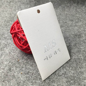 Étiquettes suspendues personnalisées de luxe en papier kraft, étiquettes suspendues en carton blanc pour pantoufles, étiquettes pour vêtements - Product Image 4