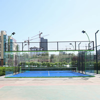 Court de padel panoramique professionnel avec toit pour installations sportives intérieures extérieures