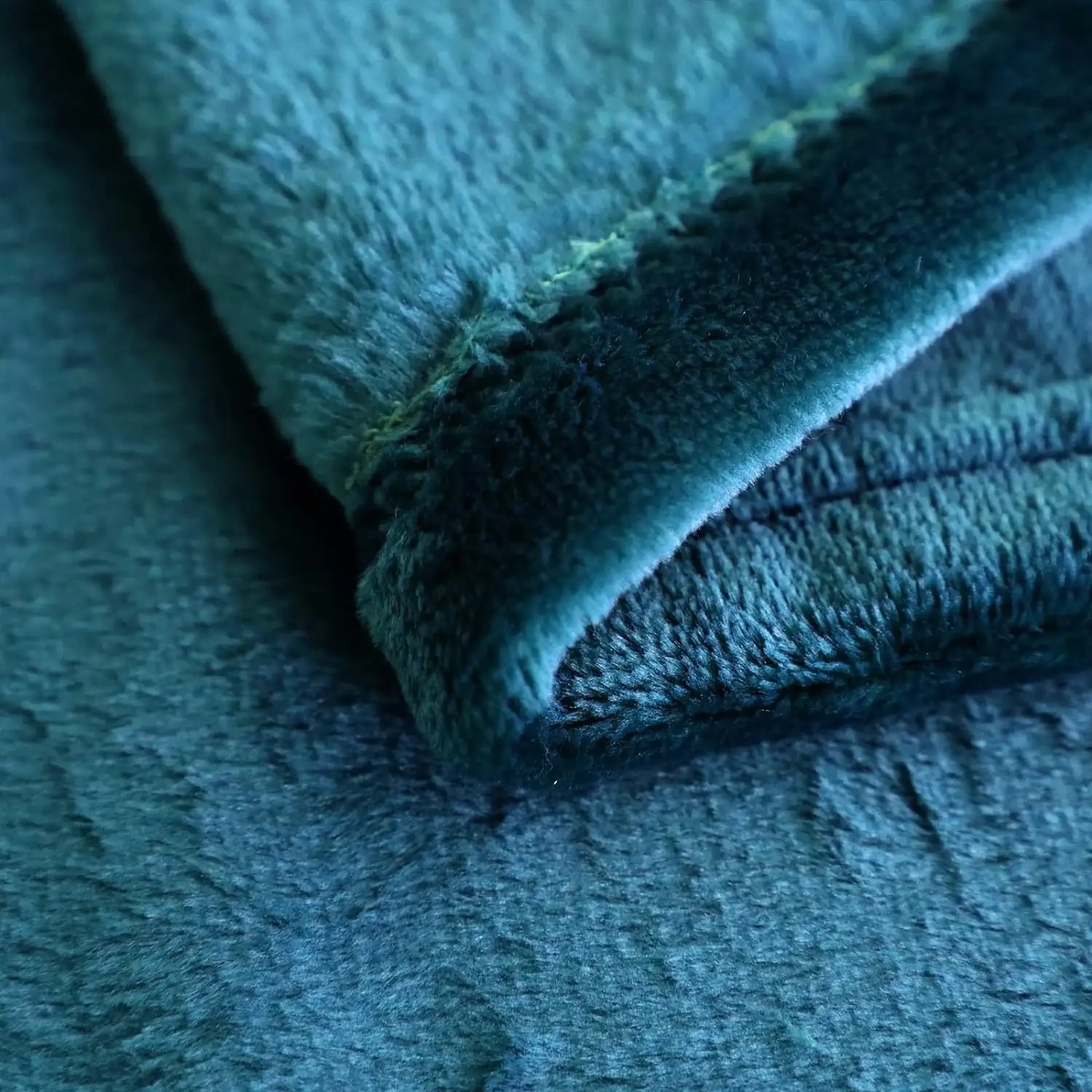 Free Sample Custom Soft 100% Polyester Coral Flannel Fleece Travel Blanket Minky Plush Quality Throw Blanket