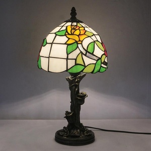 Lámpara de Mesa LongHuiJing de 8 Pulgadas con Pantalla de Vidrio Teñido, LED Flexible E26, Estilo Europeo Pastoral Retro con Patrón de Flores Amarillas para el Hogar - Product Image 3