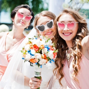 Ensemble <span class=keywords><strong>de</strong></span> décoration <span class=keywords><strong>de</strong></span> mariage en forme <span class=keywords><strong>de</strong></span> cœur pour les cadeaux <span class=keywords><strong>de</strong></span> fête <span class=keywords><strong>de</strong></span> bachelorette, cadeaux <span class=keywords><strong>de</strong></span> mariage pour femmes, lunettes <span class=keywords><strong>de</strong></span> <span class=keywords><strong>soleil</strong></span> tendance surdimensionnées - Product Image 4