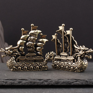Adorno de barco dragón de latón, 2 uds., decoración de escritorio Feng Shui para el hogar y la oficina, símbolo de navegación sin problemas - Product Image 1