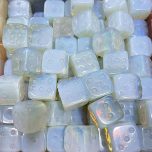 Grosir kerajinan batu kristal alami batu permata Semi berharga properti mainan permainan patung realistis ukir dadu kuarsa - Product Image 4