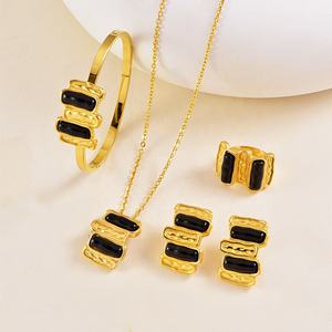 طقم مجوهرات أنيق من الستانلس ستيل للنساء (سوار، أقراط، سلسلة، خاتم) - مثالي للحفلات - Product Image 5