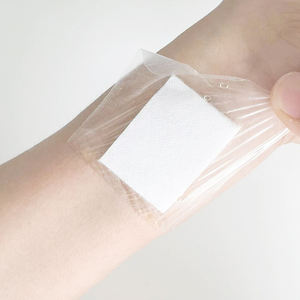 Pansement fixe transparent vide en film PU avec noyau en coton stérile jetable, fabriqué sur mesure par <span class=keywords><strong>un</strong></span> fabricant médical - Product Image 2
