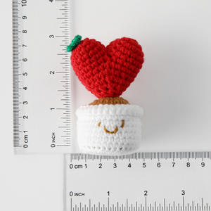 Handgemaakte Mini Liefdesvormige Tulpenopstelling Kleine Potplant Ornament Gehaakt Hart Gebreide Desktop Valentijnsdag - Product Image 3