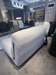 Sofá Esquinero Minimalista de Dos Plazas con Tapicería de Tela y Patas de Madera Personalizables, Diseño Italiano, Decoración Elegante para Sala de Estar u Hotel - Product Image 6