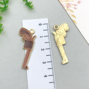 Colgantes <span class=keywords><strong>de</strong></span> aleación <span class=keywords><strong>de</strong></span> metal esmaltado con temática vaquera, <span class=keywords><strong>de</strong></span> caballo, sombrero, bota, herradura, pistola, vino, caza, estilo western y punk, accesorios <span class=keywords><strong>de</strong></span> joyería - Product Image 5