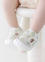 Chaussures de marche pour bébé en maille premium 100% polyester avec fermeture auto-agrippante, respirantes, souples, semelle antidérapante, vente en gros pour tout-petits
