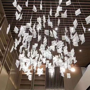 Lampadario per Scale Decorazione Hotel e Sala da Pranzo, Lampade a Sospensione Personalizzate in Acrilico Dorato con Proiettore - Product Image 4
