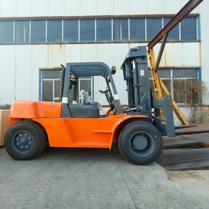 China Empilhadeira Diesel Empilhadeira 10 Ton com Garfo Posicionador Bale Clamp Cor Personalizada e Motor Garantia de 1 Ano - Product Image 2