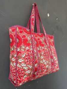 Bolso de Mano Acolchado de Algodón con Estampado de Bloques, Diseño Espacioso y Suave para Uso Diario, Viajes y Compras - Product Image 4