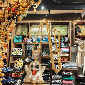 Collier pendentif Hip Hop Bling Ice CZ Diamond pour hommes et femmes, forme de visage de fantôme amusant et joyeux, plaqué or, tendance, boîte, excellente idée cadeau - Product Image 3