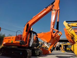 Excavadora Usada Hitachi EX120-5 de 12 Toneladas, Modelo Popular Japonés en Buen Estado, Disponible en Stock - Product Image 4