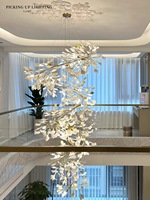 Lustre moderne en cristal long en forme de feuille de Ginkgo, en métal, avec fleurs blanches LED personnalisées, pour la décoration de hall d'hôtel, de villa ou d'escalier