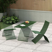 Table et chaise pliantes d'extérieur en fer forgé, style nordique moderne et minimaliste, pour cour communautaire, café, balcon, ambiance décontractée en plein air