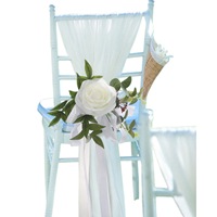 Décoration d'ambiance pour lieux de réception de mariage en plein air de style occidental, fleurs artificielles en polyester, roses simulées pour dossier de chaise