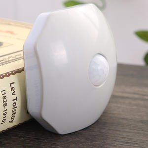 Luz Nocturna con Sensor, Luz Blanca Cálida, Funciona con Batería, Sensor de Movimiento Corporal, Lámpara de Pared, Ángulo de Haz de 20 Grados, 25000 Horas - Product Image 1