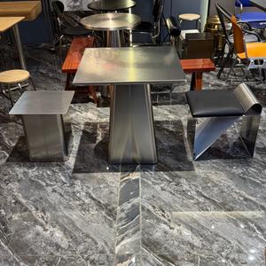 Tabouret en acier inoxydable : durable, facile à nettoyer pour la cuisine/le café, robuste, élégant, idéal pour les sièges décontractés modernes - Product Image 1