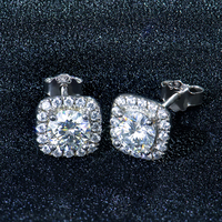 Anting-anting berlian moissanite model stud, perak 925 anti-karat, bentuk persegi kecil, grosir dari pabrik untuk perempuan.