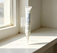 Tube de soin des mains blanc minimaliste OEM, contenant en plastique pour huile parfumée avec applicateur conique fin intégré