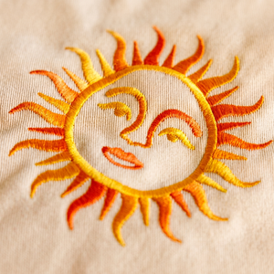 Patch brodé soleil, à coudre, applique circulaire en tissu, patch décoratif fait main - Product Image 1