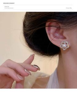 Fashion <b>Flower</b> Rhinestone Elegant Earrings <b>Sweet</b> Women Chic Ear Studs Alloy Jewelry Wholesale - Product Image 2