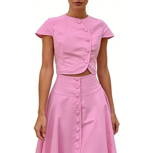 ชุดเซ็ต 2 ชิ้น เสื้อครอปติดกระดุมและกระโปรงแม็กซี่ทรงบานสำหรับผู้หญิง - แฟชั่นลำลองสำหรับฤดูร้อน - Product Image 3