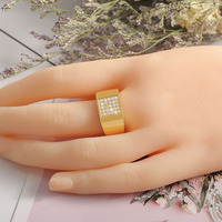 Bague de luxe pour homme en acier inoxydable doré, carrée, entièrement sertie de zircons, anti-allergique, pour usage quotidien, idéale pour les fêtes et les danses