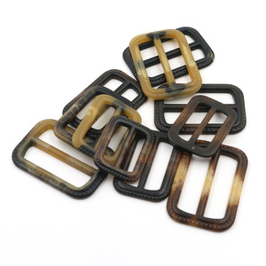 Tùy chỉnh thực hiện chất liệu nhựa giả sừng da hiệu ứng hình chữ nhật phù hợp với áo blazer nút vành đai để bán - Product Image 1