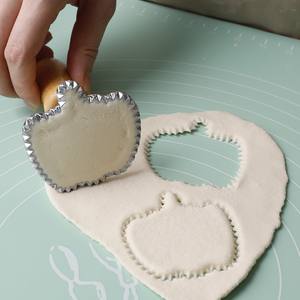 <span class=keywords><strong>Emporte</strong></span>-pièce en alliage de zinc <span class=keywords><strong>pour</strong></span> Halloween avec manche en bois, moule à citrouille <span class=keywords><strong>pour</strong></span> raviolis, compatible lave-vaisselle <span class=keywords><strong>pour</strong></span> les délices de la pâtisserie - Product Image 5